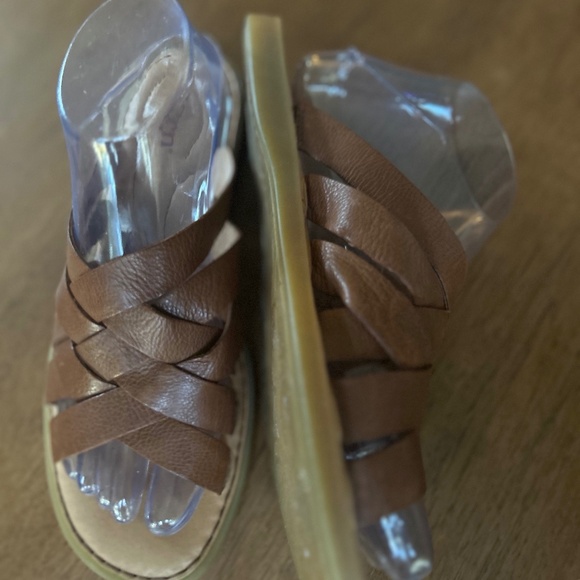 Born leather sandals, size 8 - Picture 2 of 3
